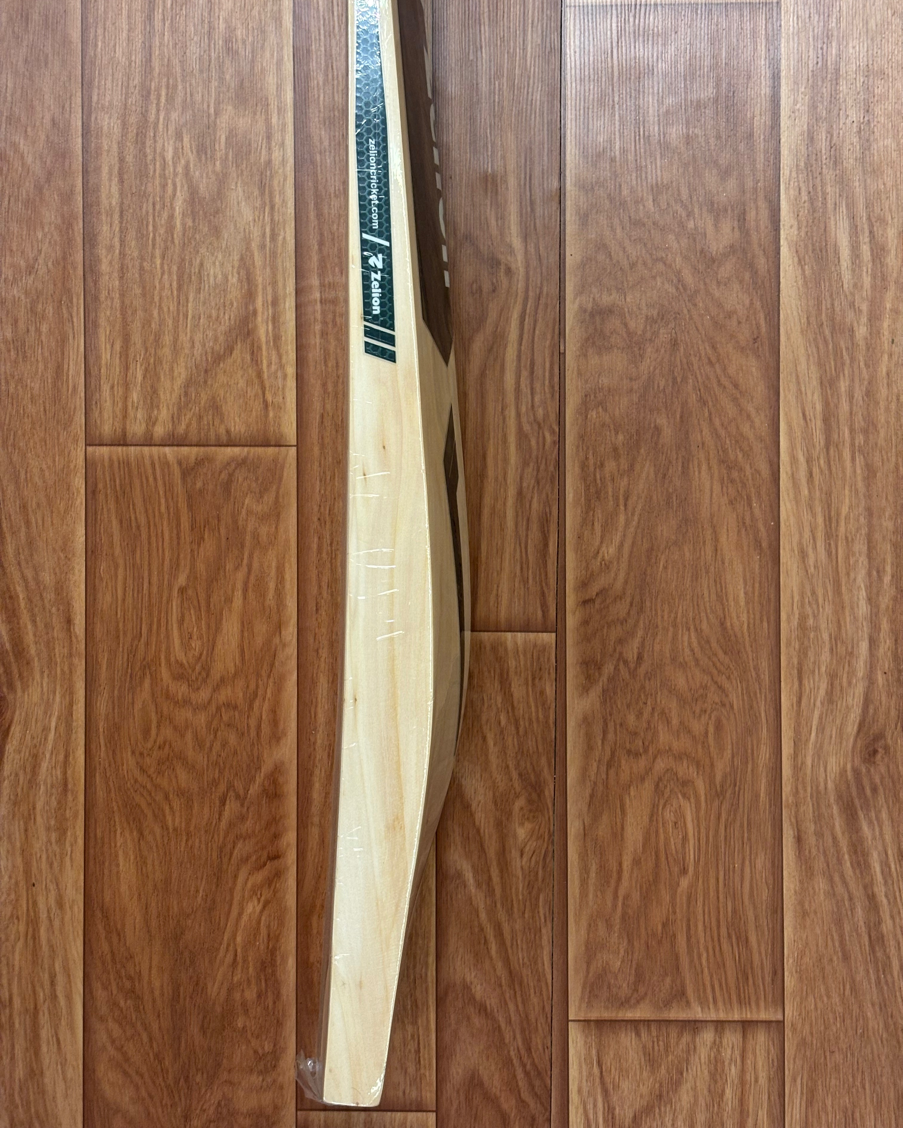 Apex - Grade 2 English Willow Cricket Bat 2