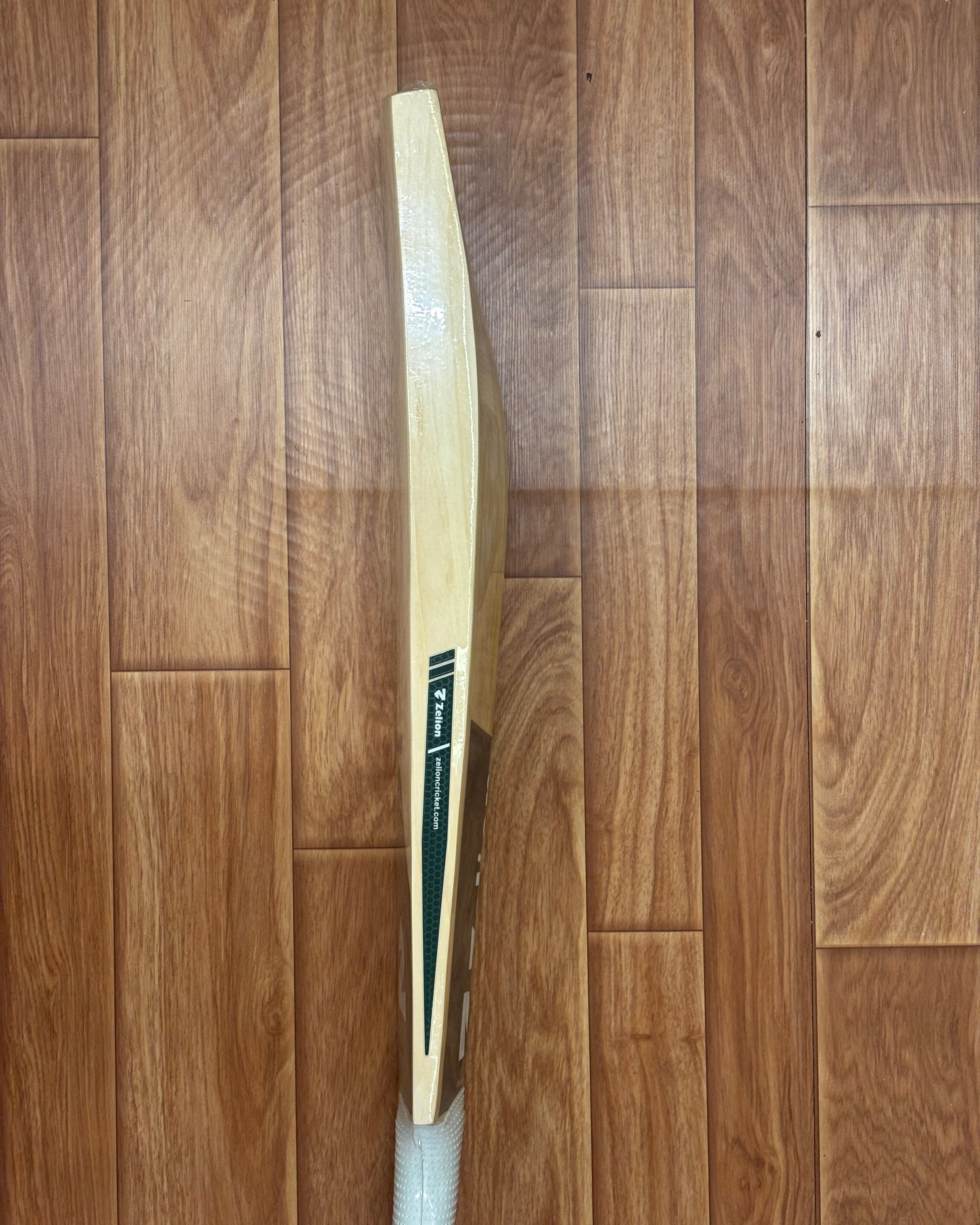 Apex - Grade 2 English Willow Cricket Bat 2