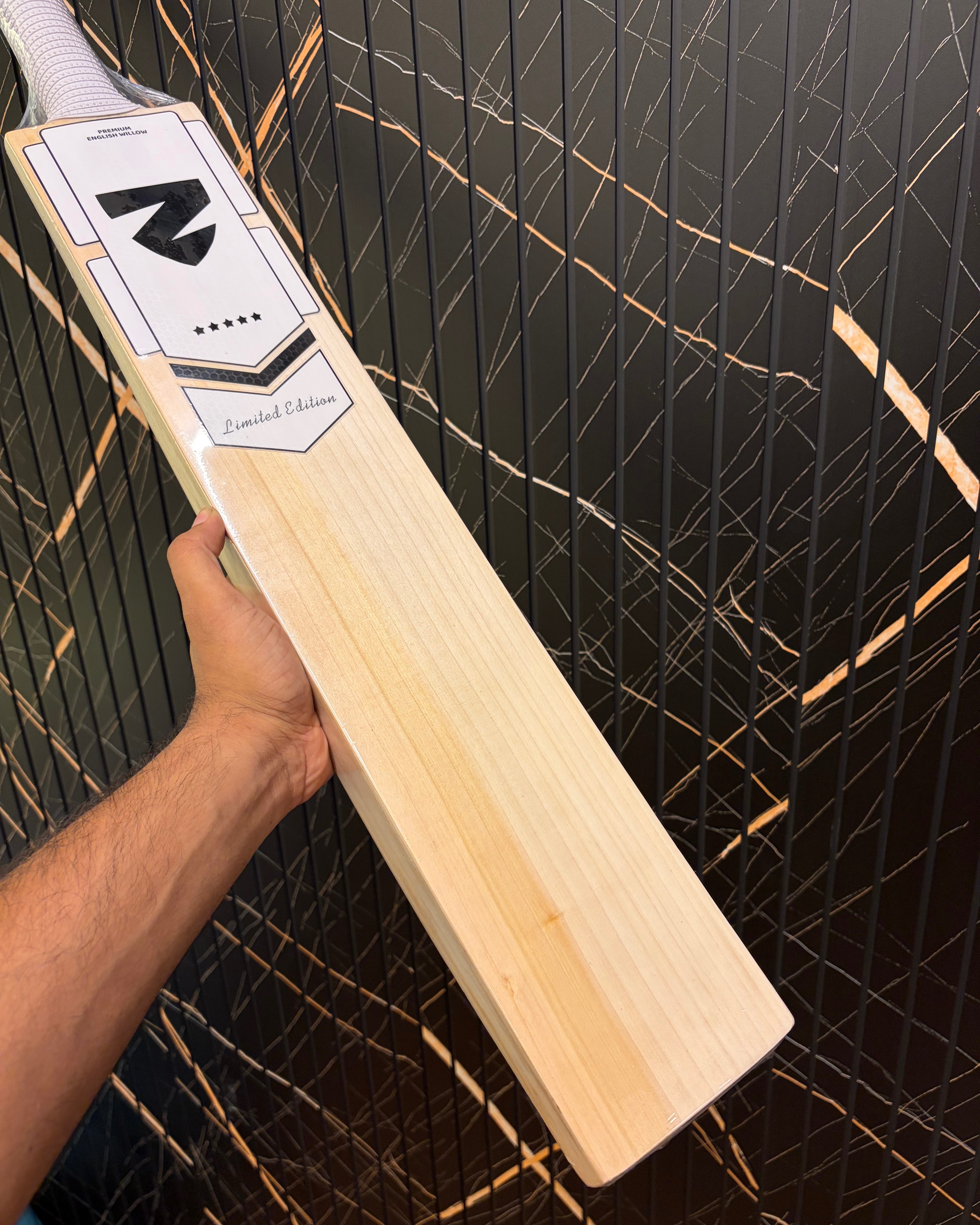 Limited - Grade 1+ English Willow Cricket Bat 1