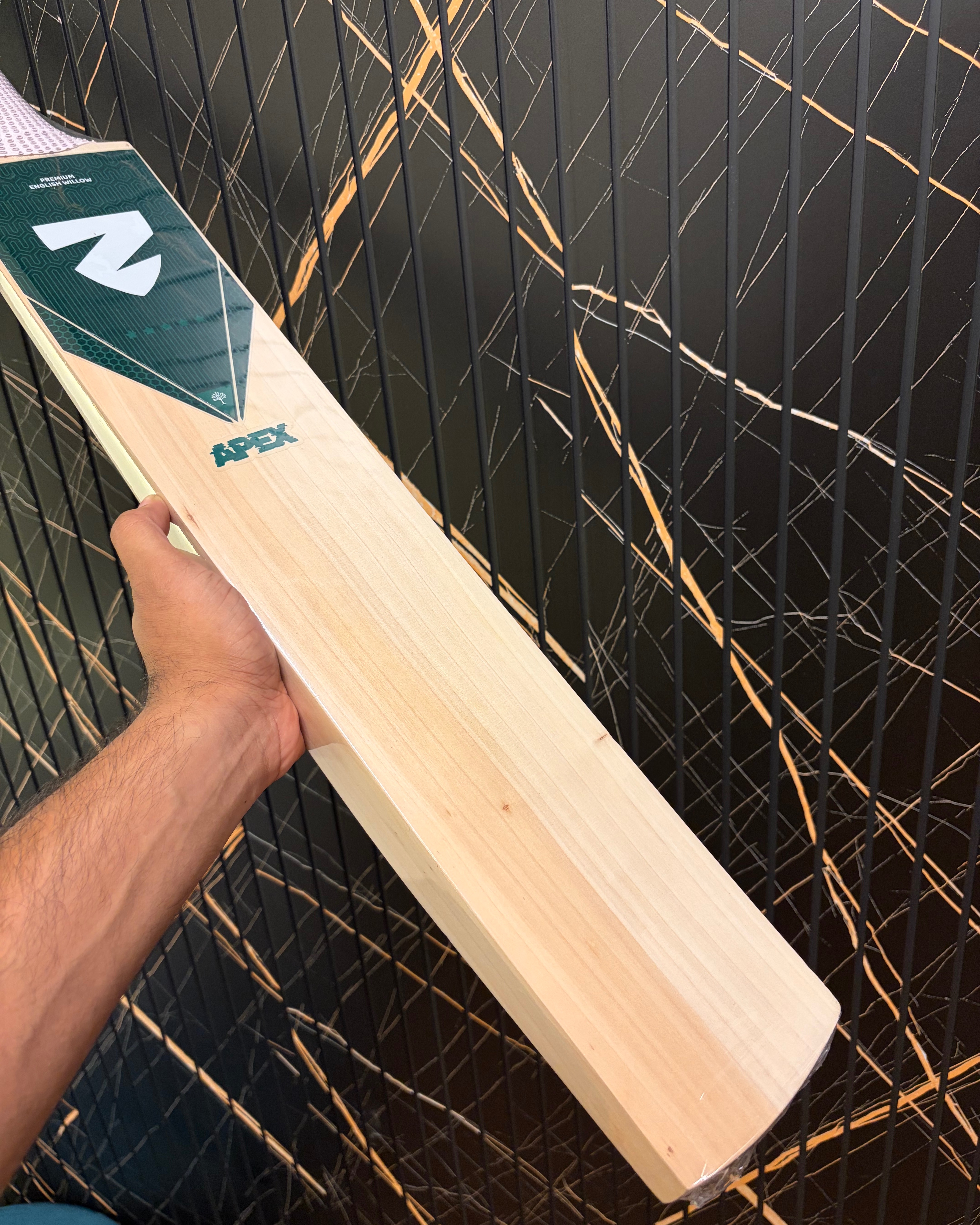 Apex - Grade 2 English Willow Cricket Bat 1