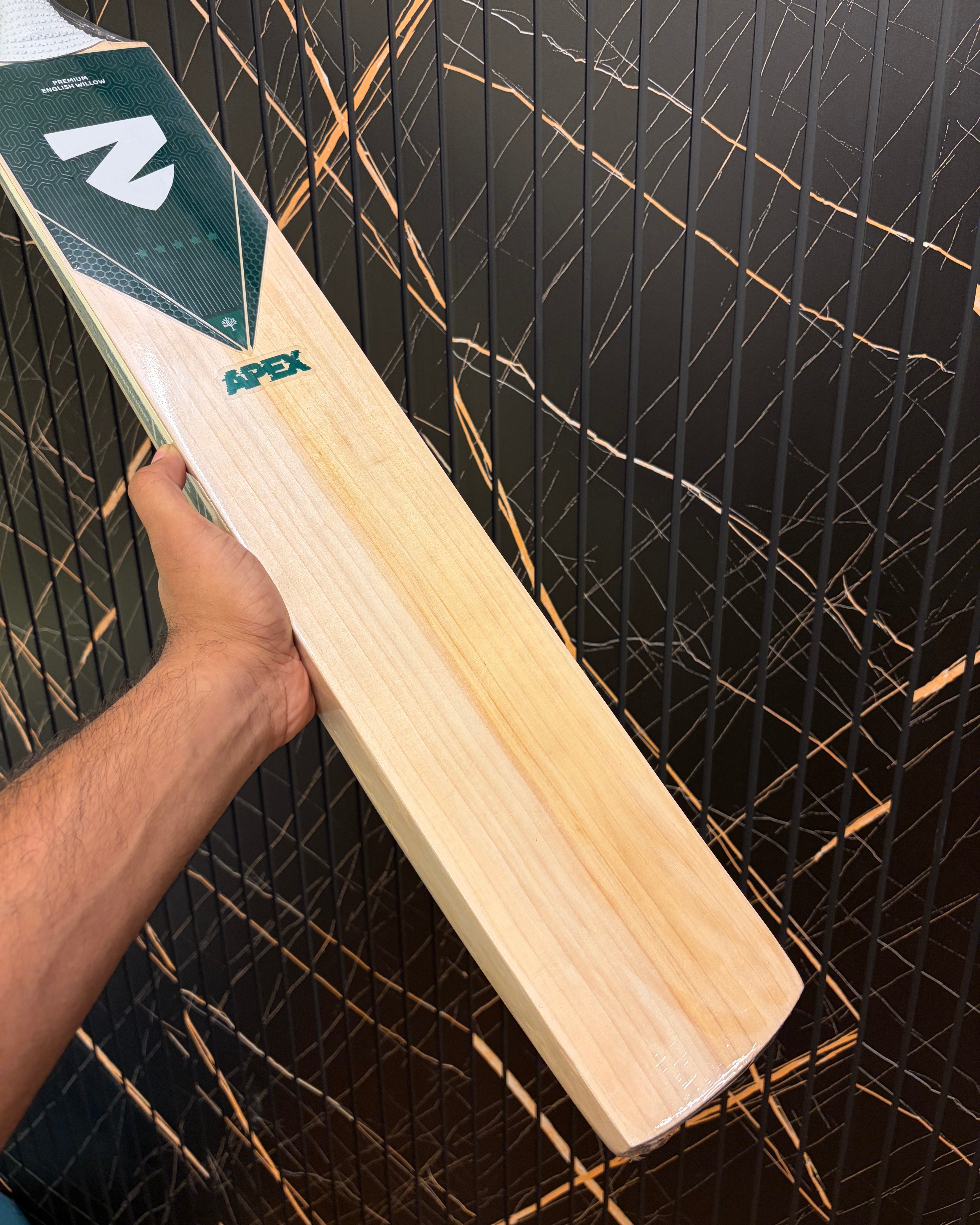 Apex - Grade 2 English Willow Cricket Bat 1
