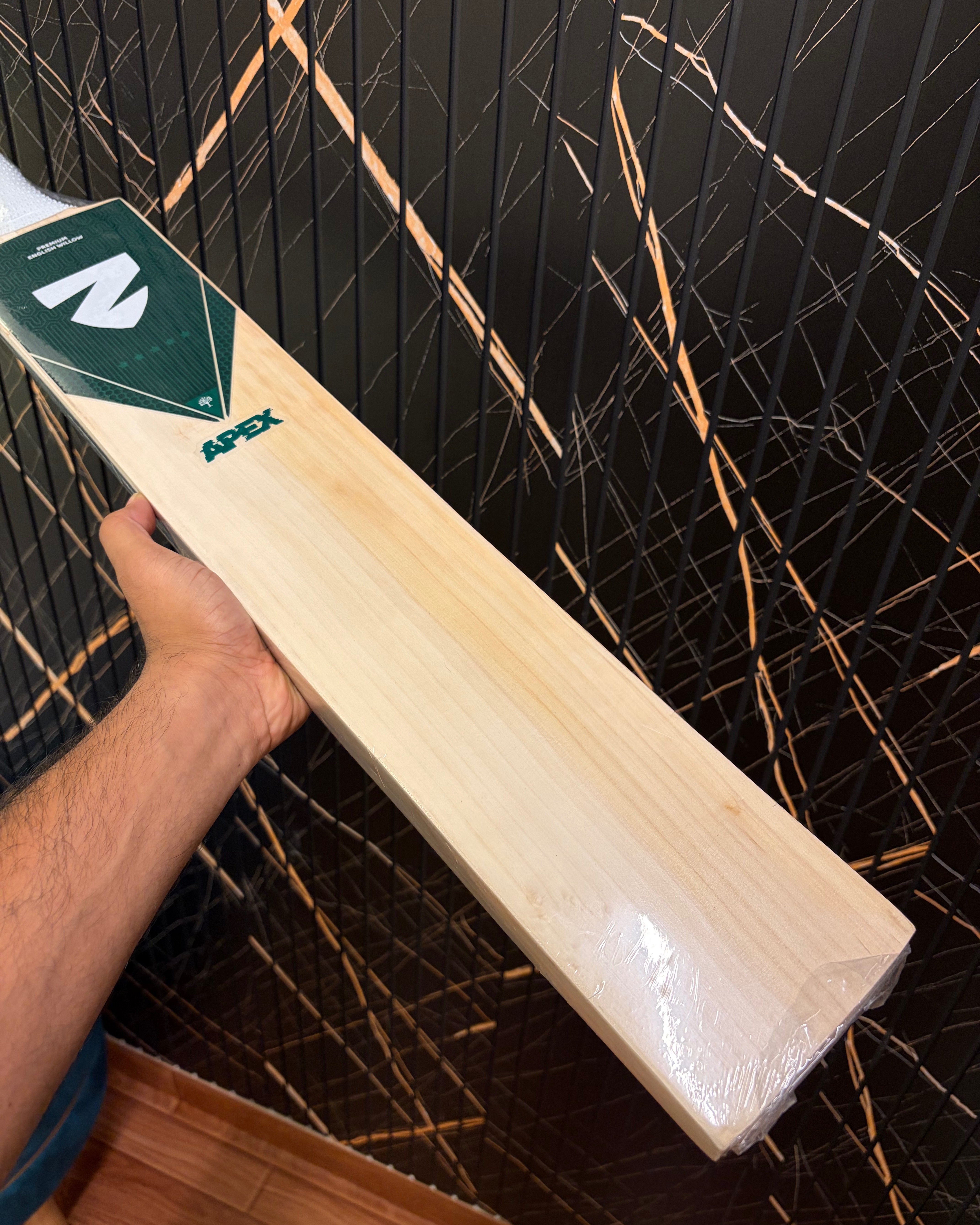 Apex - Grade 2 English Willow Cricket Bat 1