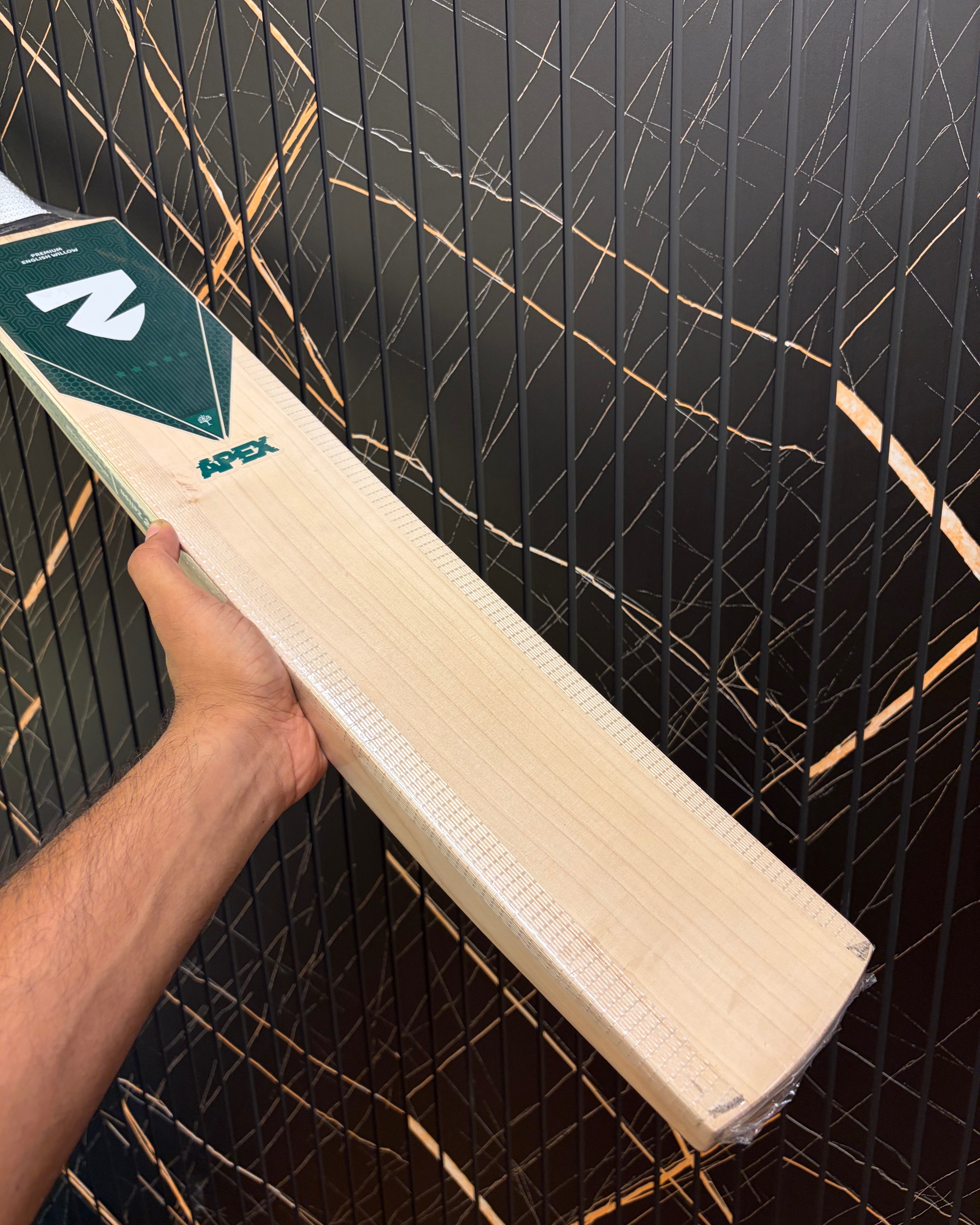 Apex - Grade 2 English Willow Cricket Bat 1