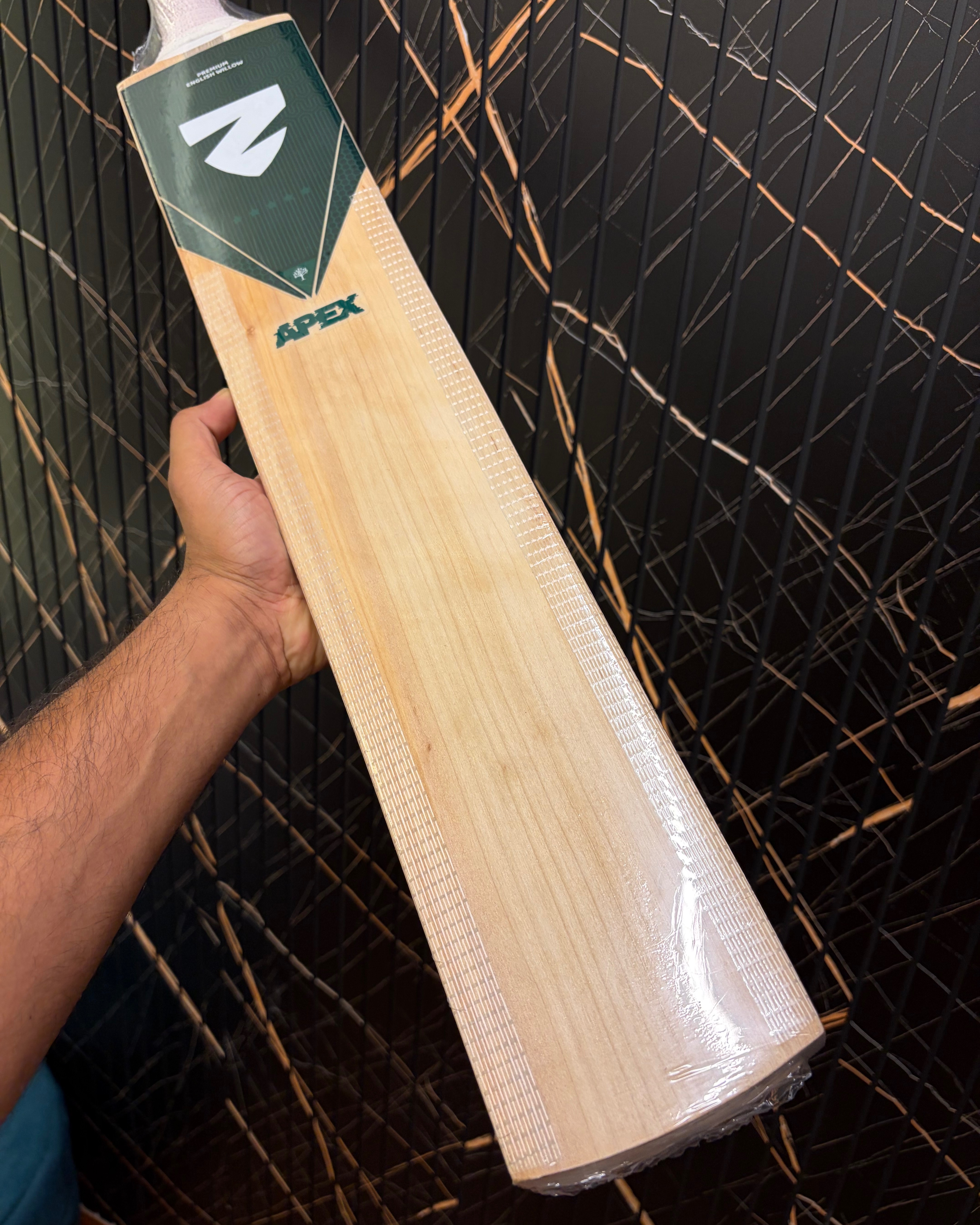 Apex - Grade 2 English Willow Cricket Bat 1