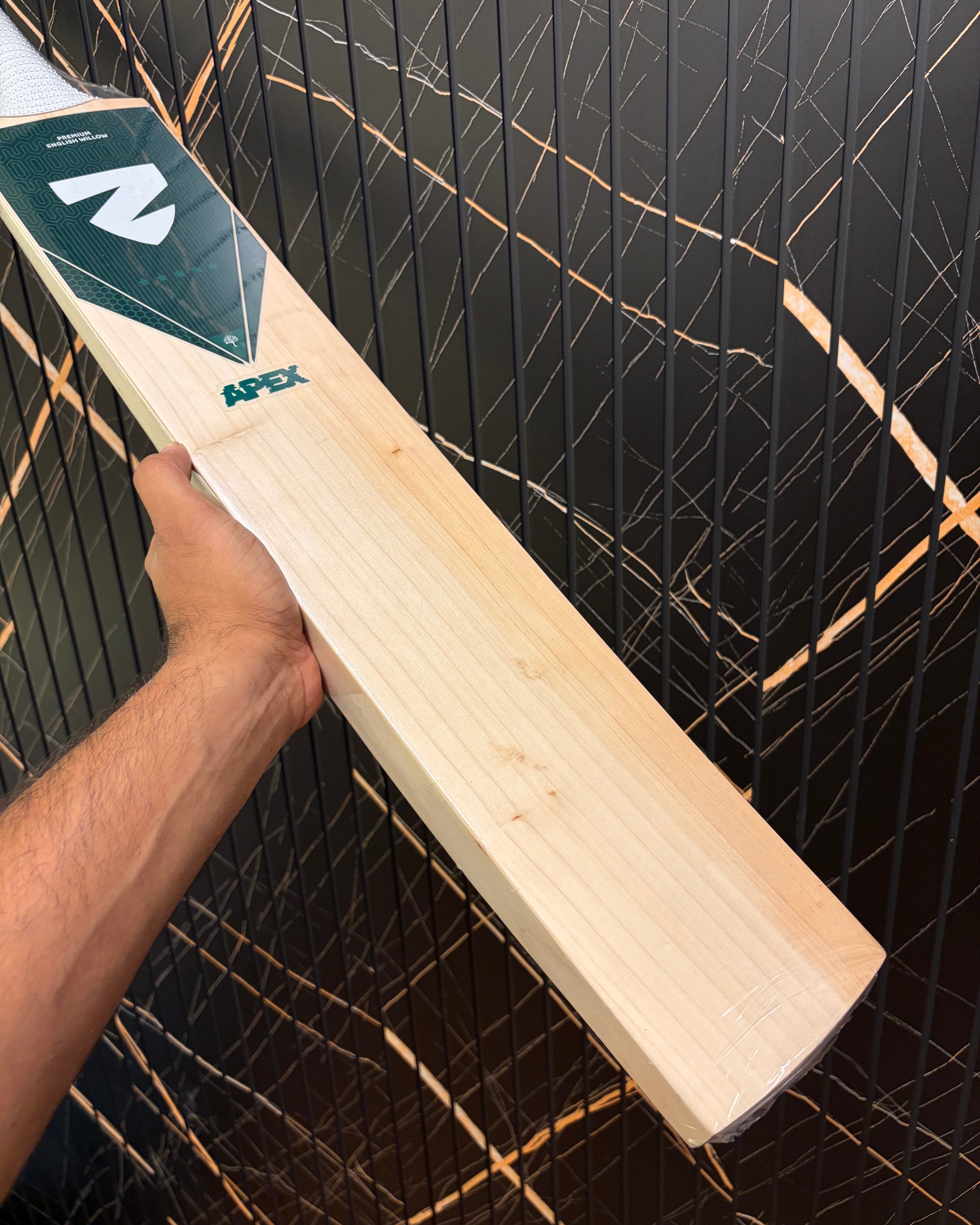Apex - Grade 2 English Willow Cricket Bat 1