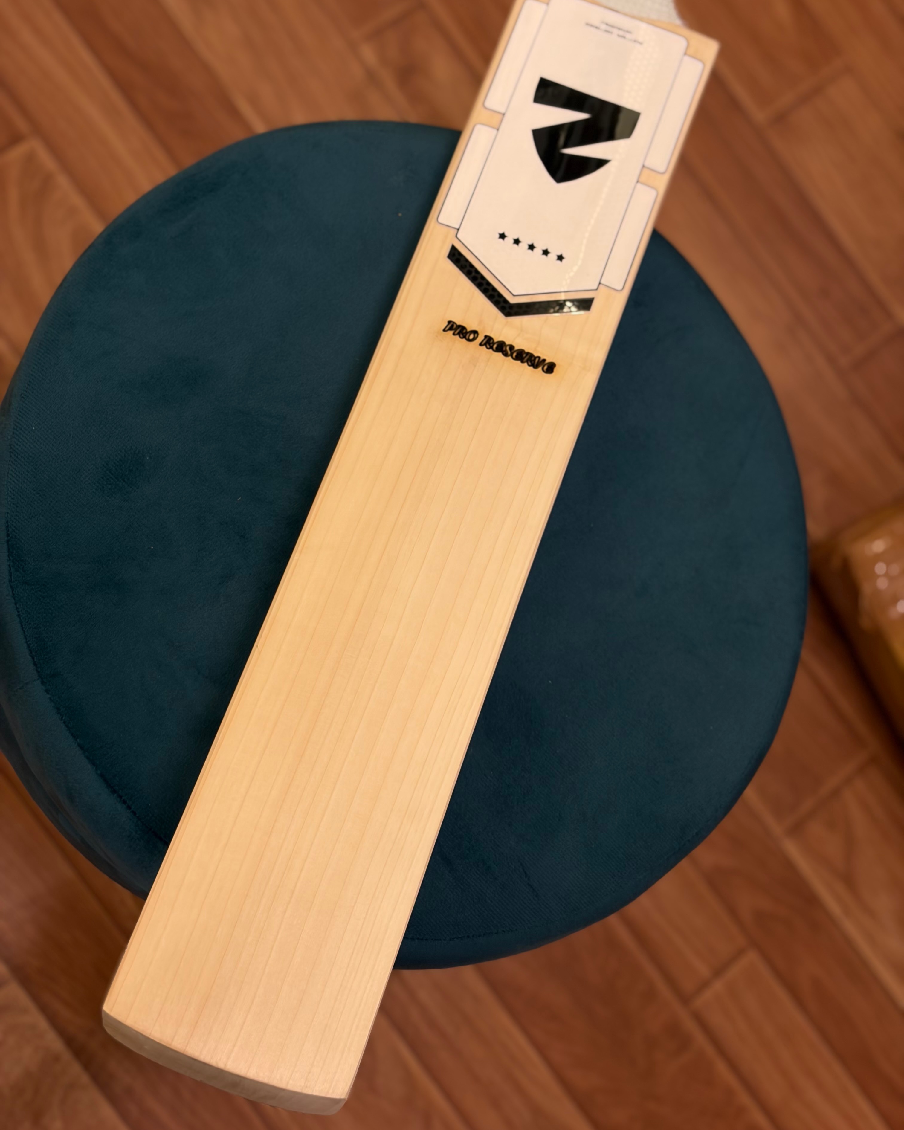 Pro Reserve - International Player Grade Willow Cricket Bat 1
