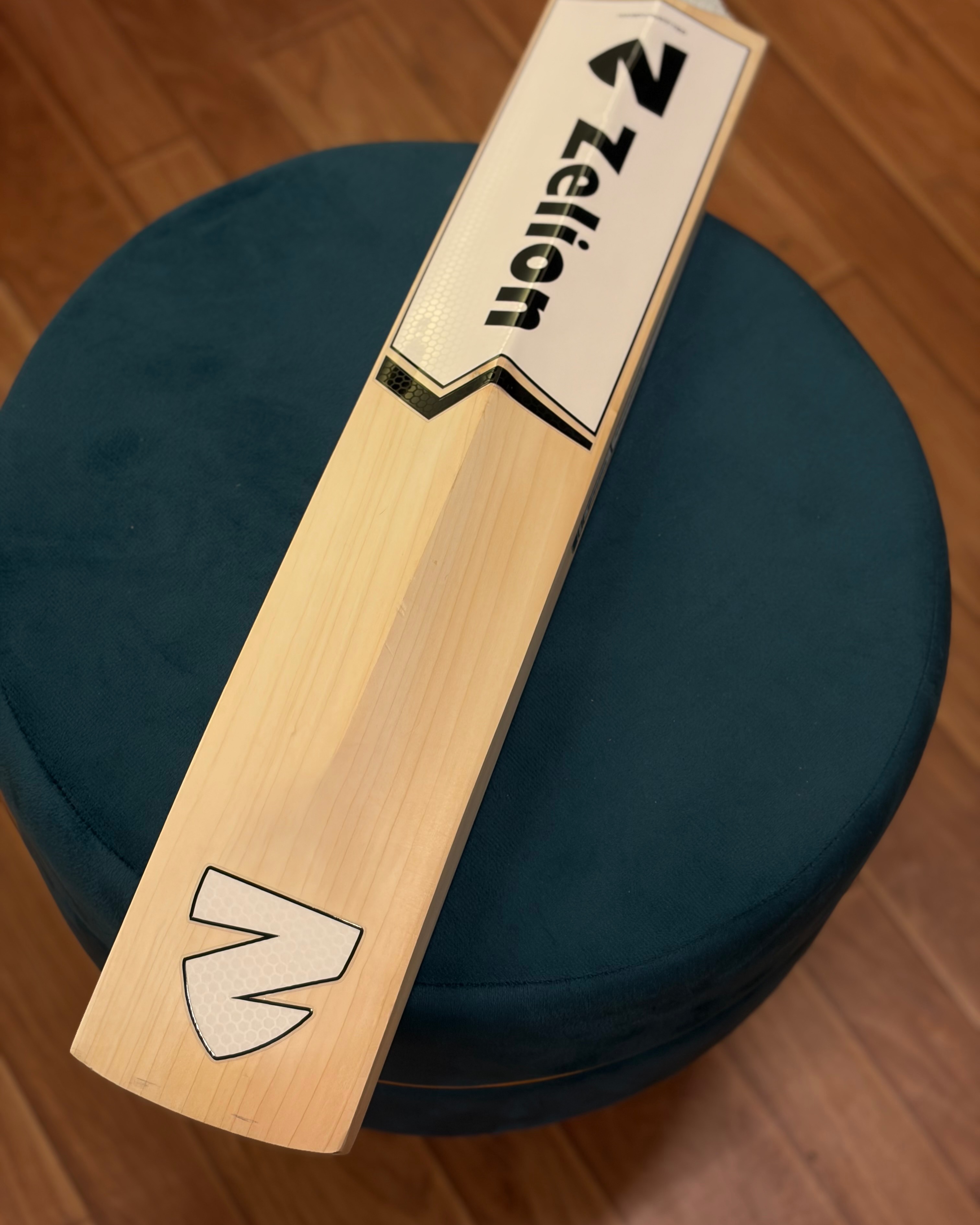 Pro Reserve - International Player Grade Willow Cricket Bat 2