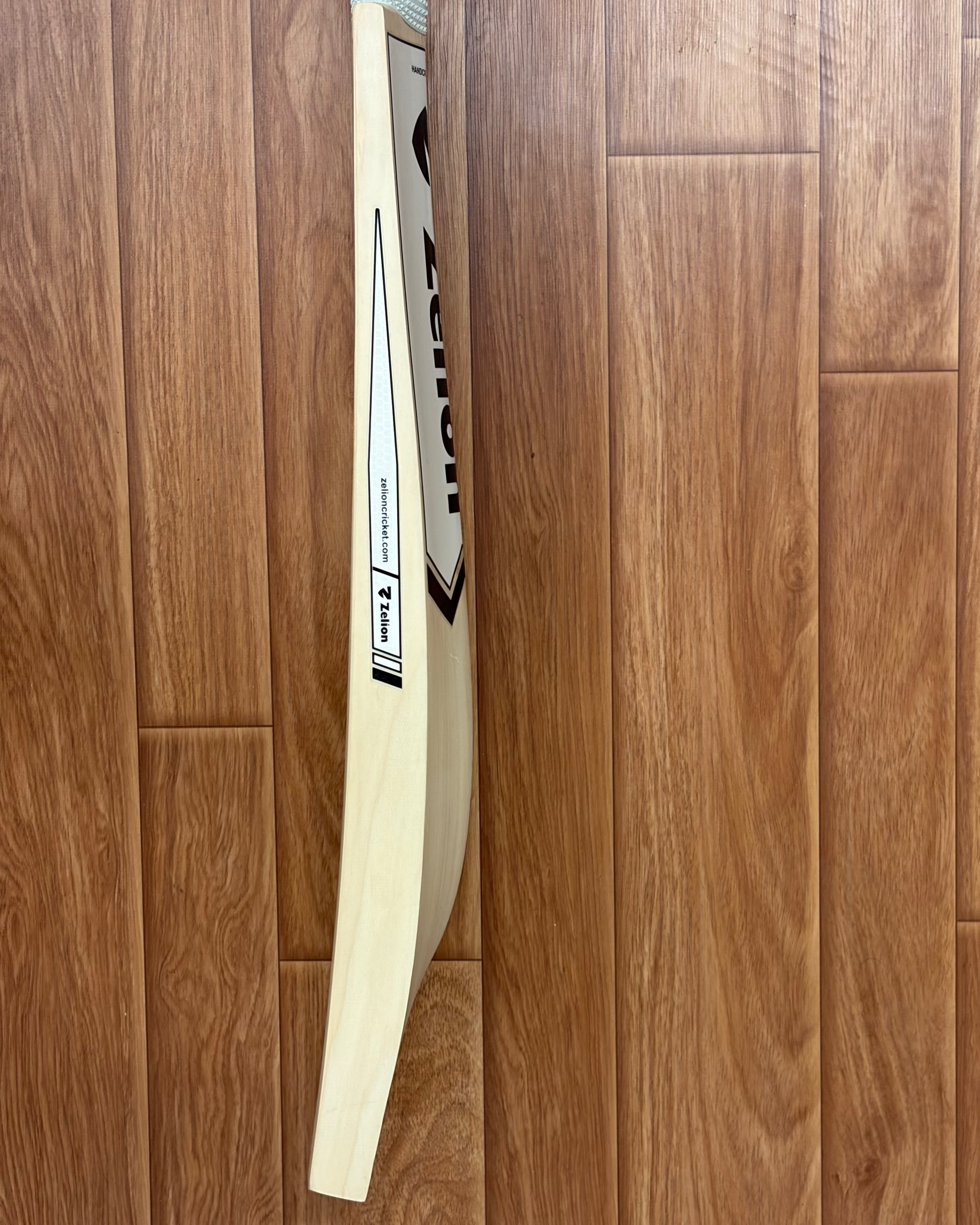 Pro Reserve - International Player Grade Willow Cricket Bat 3