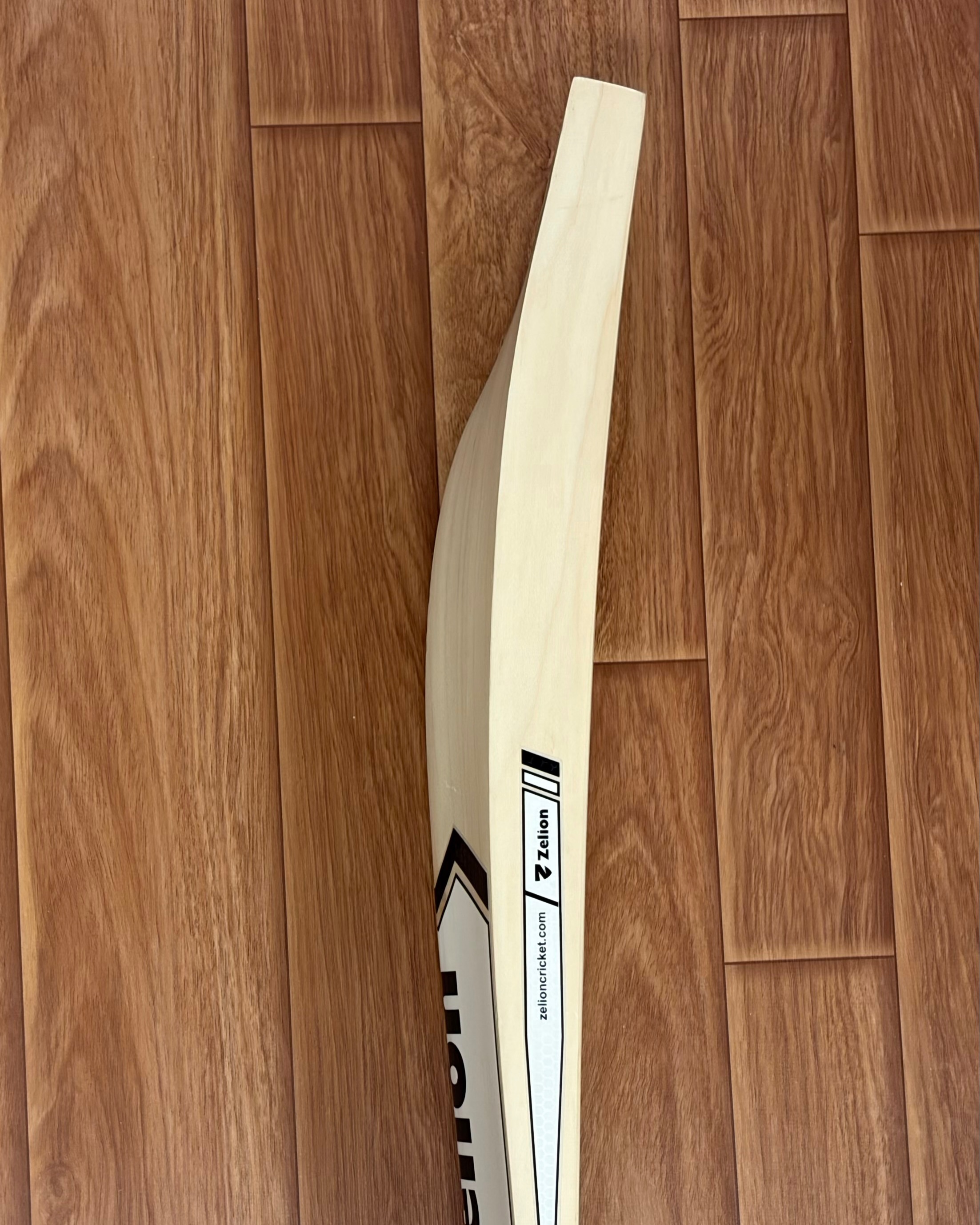 Pro Reserve - International Player Grade Willow Cricket Bat 3