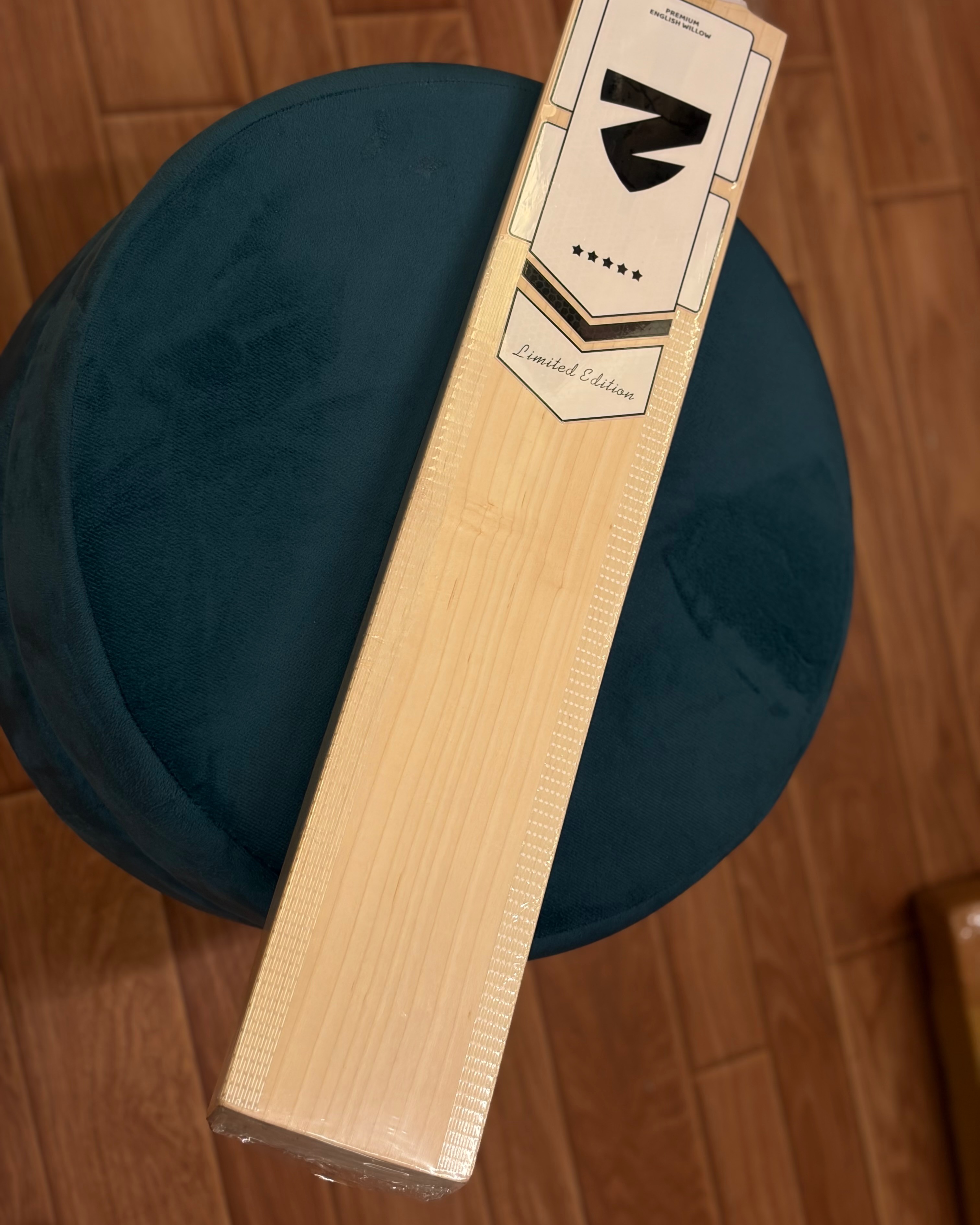 Limited - Grade 1+ English Willow Cricket Bat 1