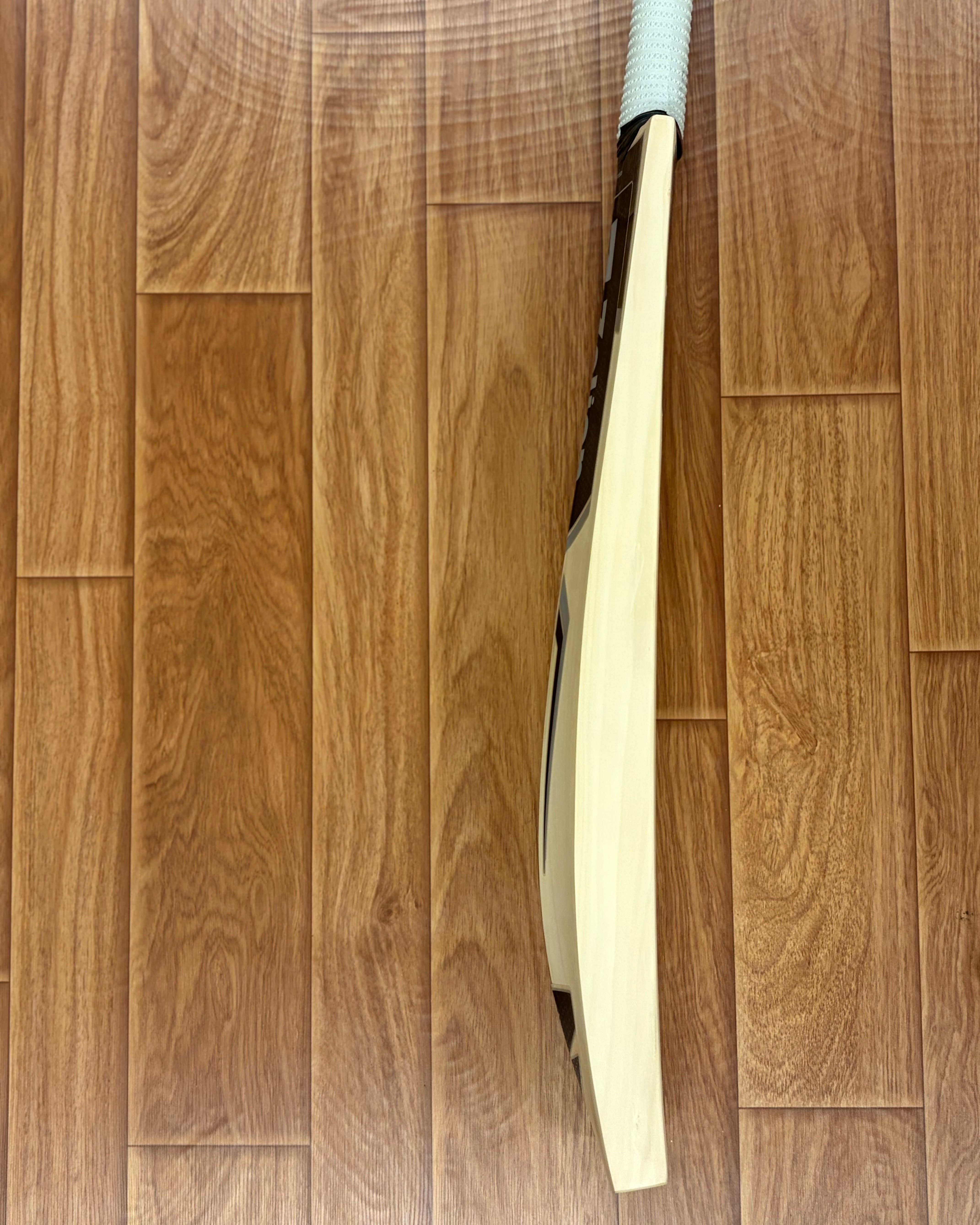 Pro Reserve - International Player Grade Willow Cricket Bat 2
