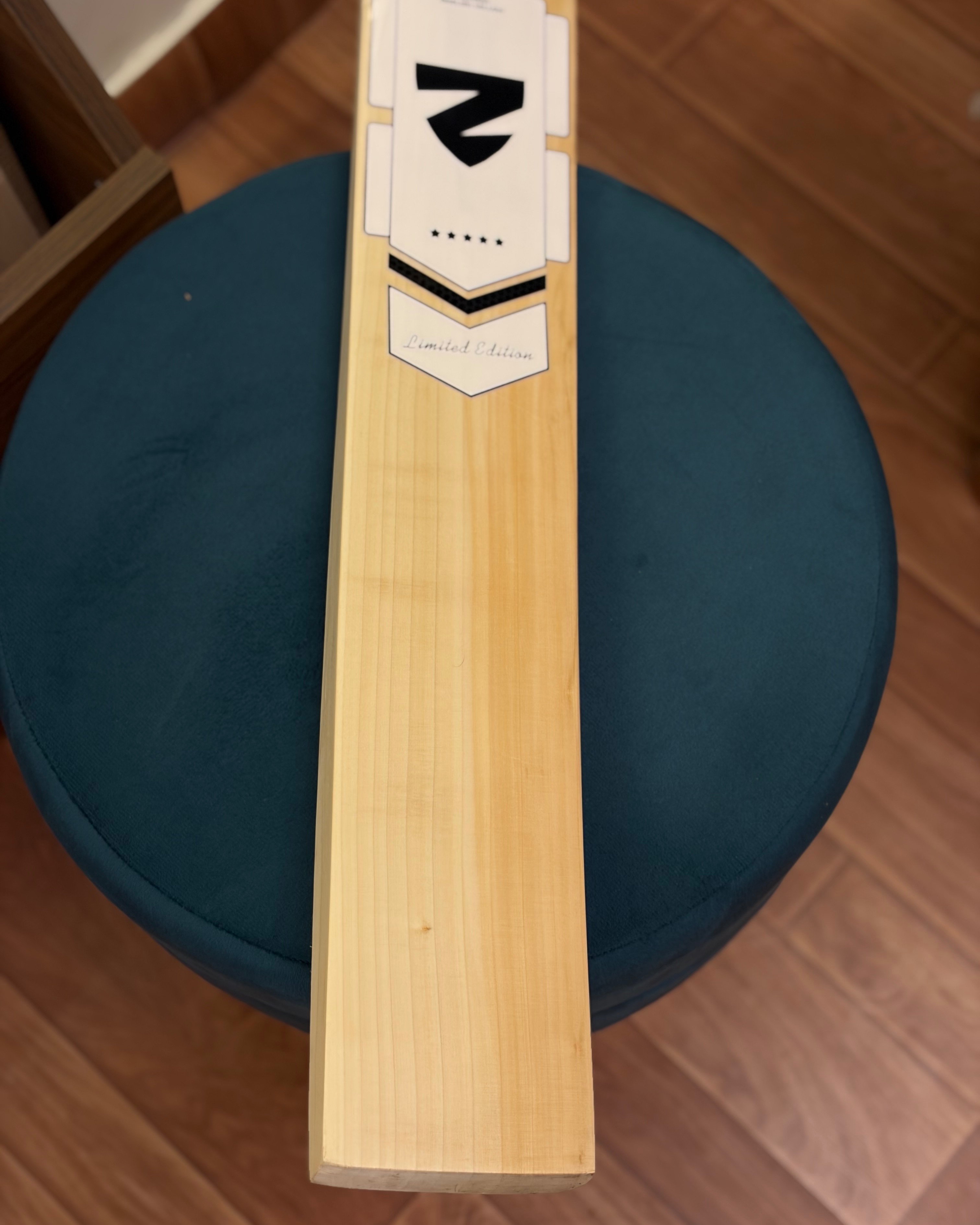 Limited - Grade 1+ English Willow Cricket Bat 1
