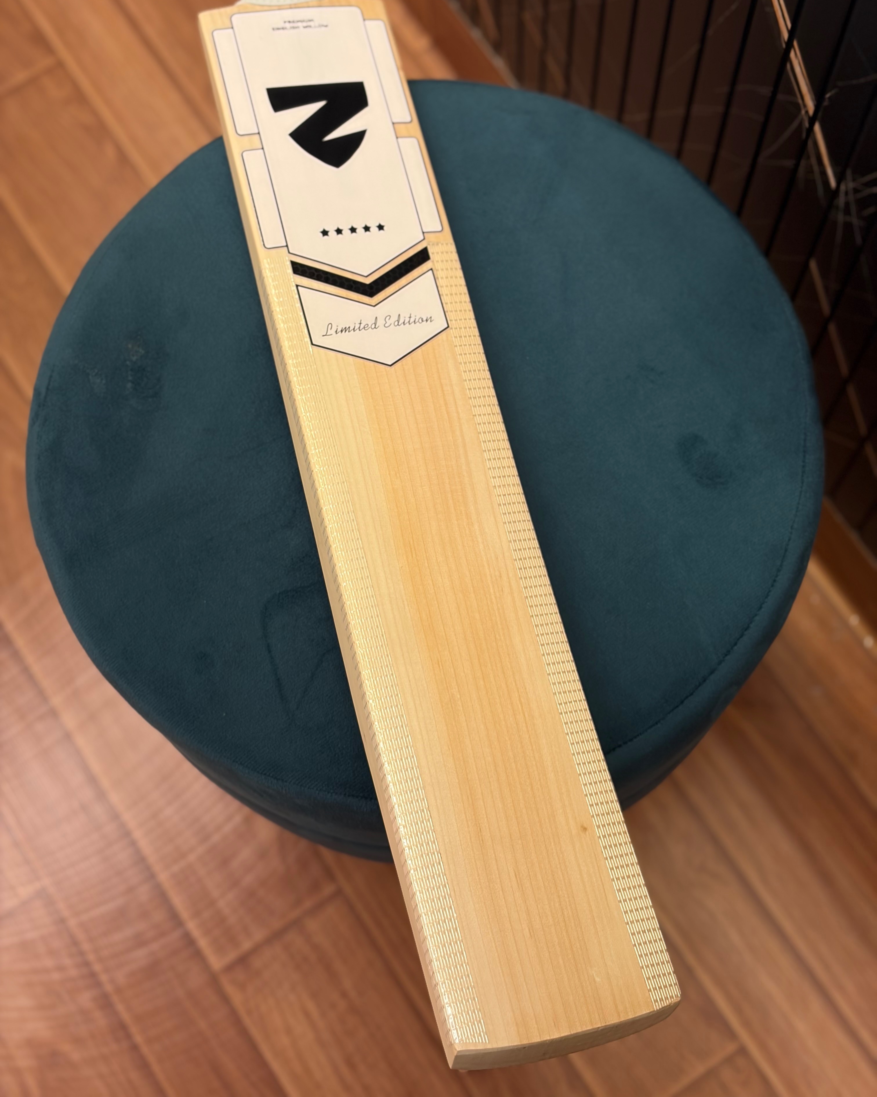 Limited - Grade 1+ English Willow Cricket Bat 1